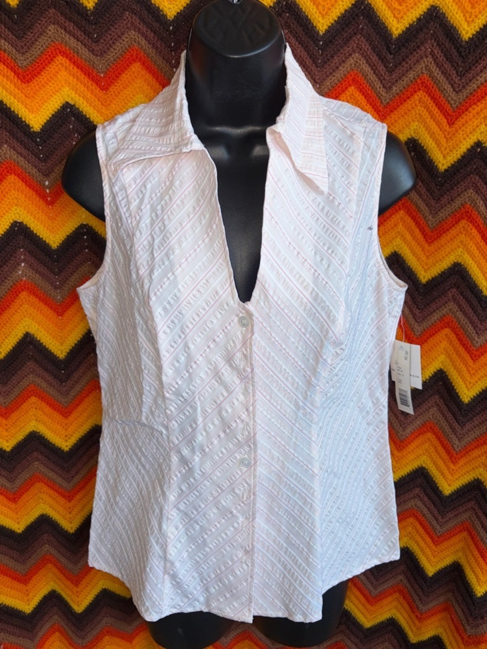 SANDRA INGRISH New with tags tank blouse v-neck, button, sz 10, 18” PTP, 22”L